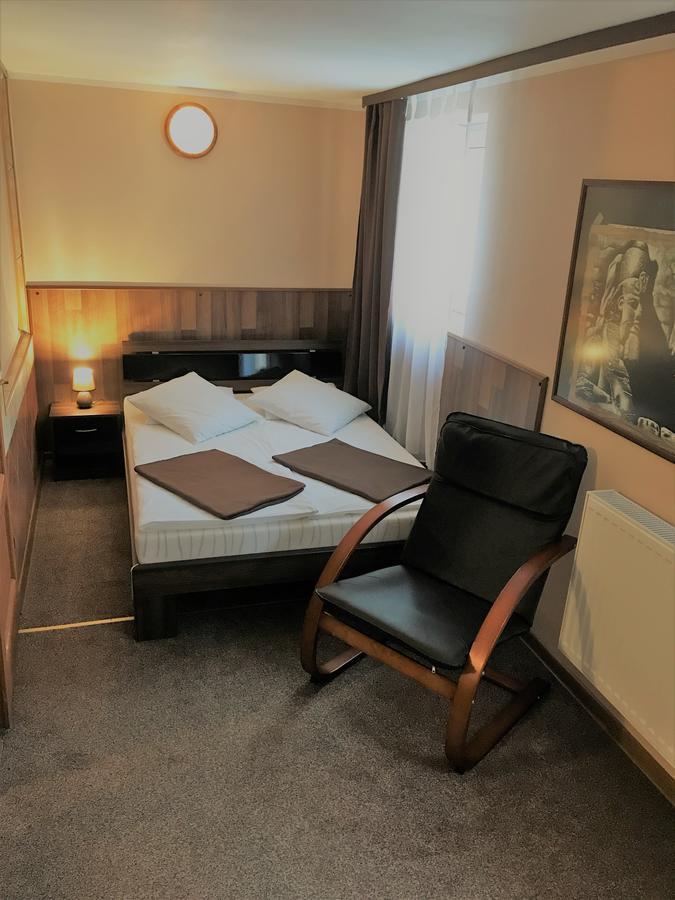 Hotel Villa Rezydent Вроцлав Экстерьер фото